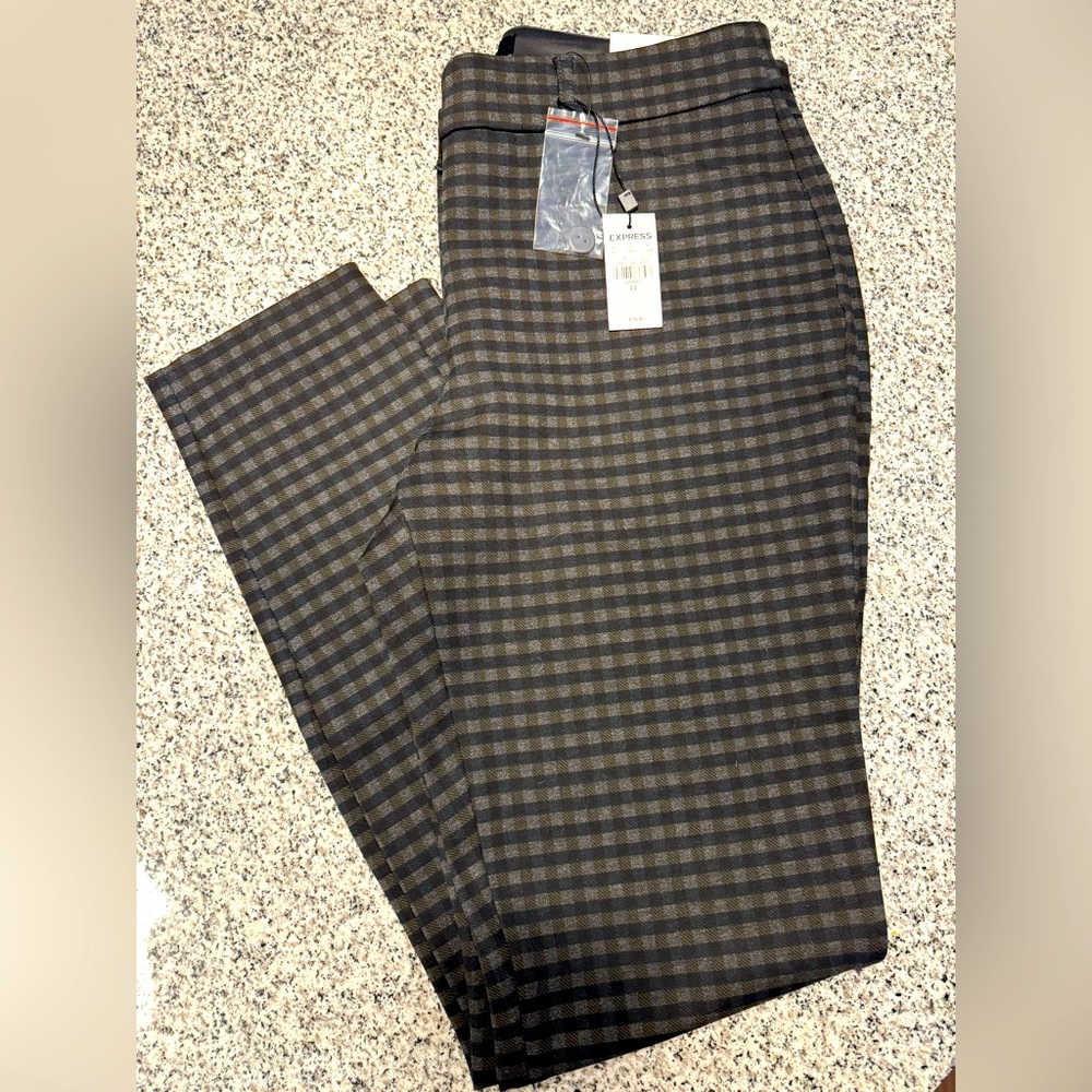 Express Skinny Mid Rise Women’s Trousers, size 8 regular
Checkered Pattern